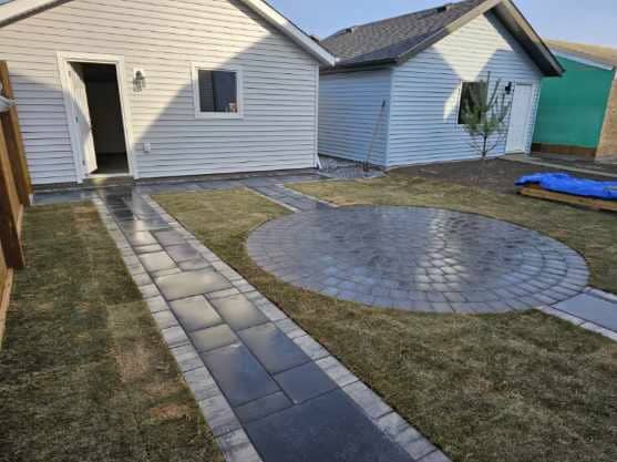 A patio with a circular area in the middle of it.